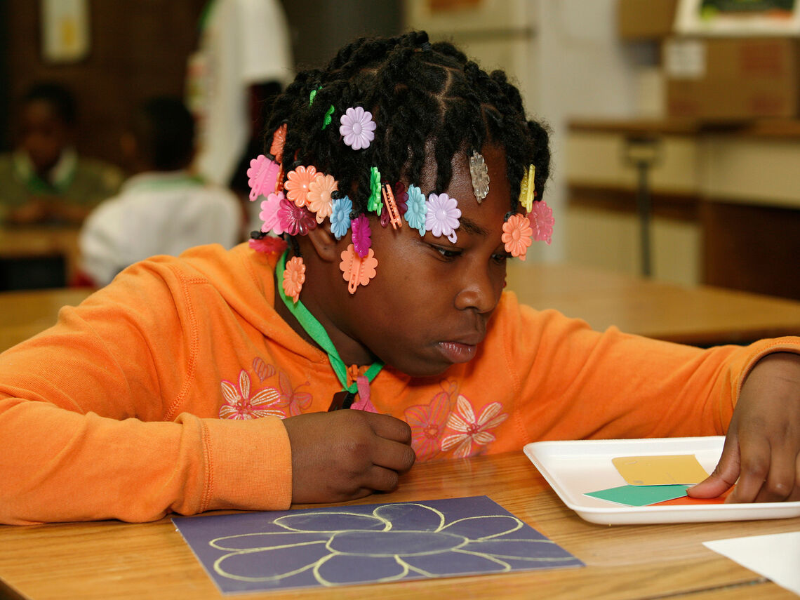 freshartists program chip art young girl making flower